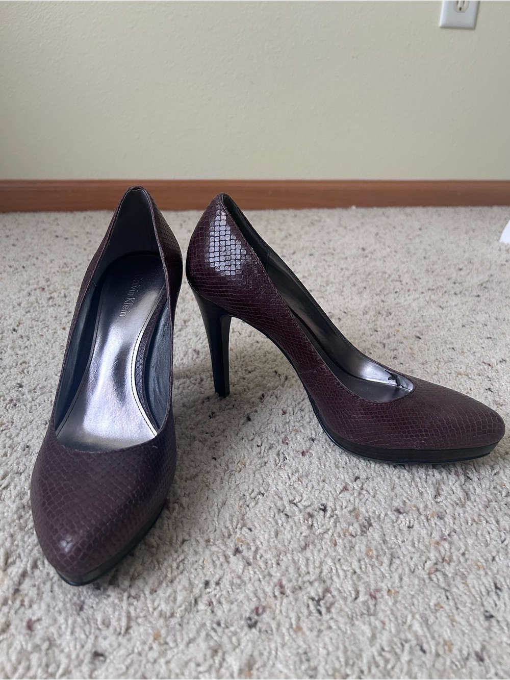 Calvin Klein Brown Textured Pointed-Toe Stiletto Pumps